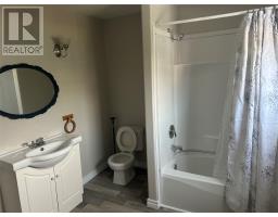 8 Old Church Road thumbnail 18