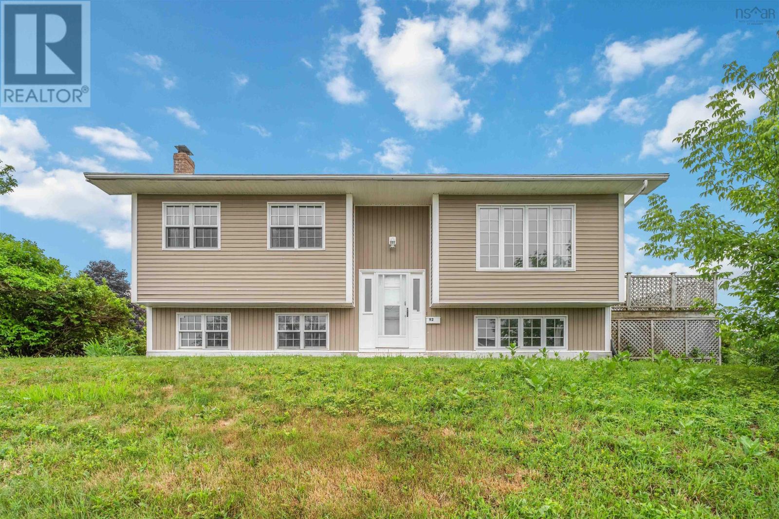 92 APPLE TREE LANE - 1