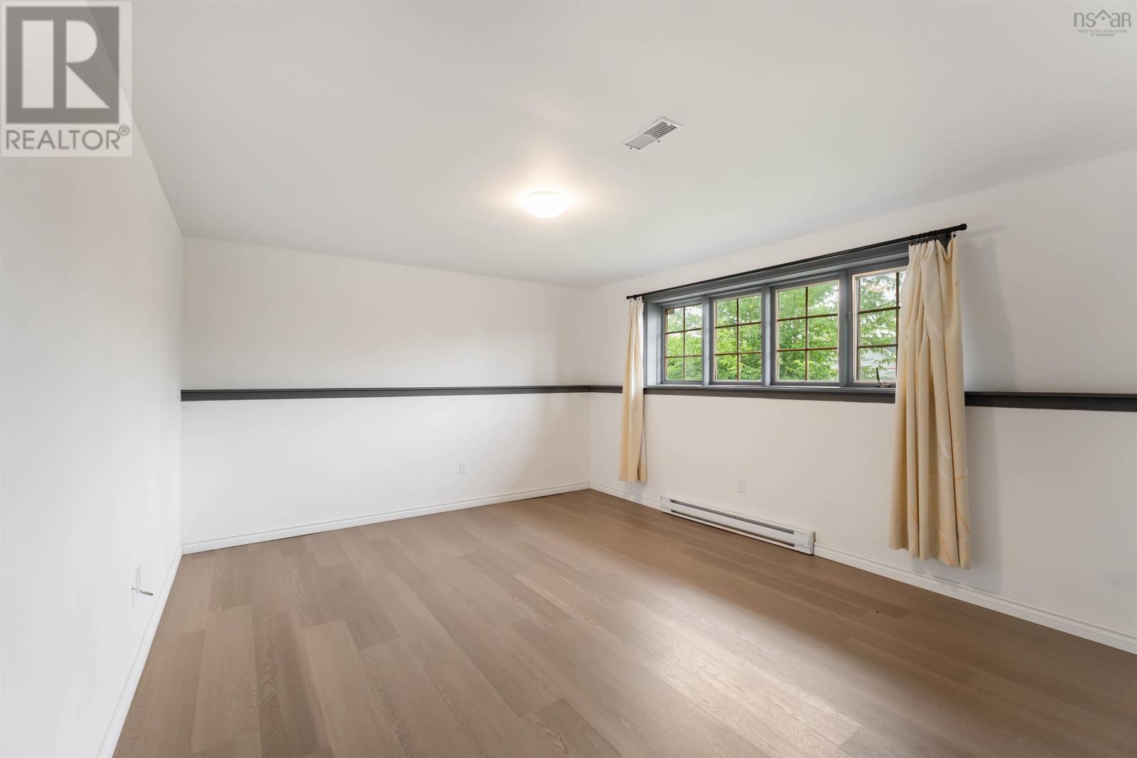 92 APPLE TREE LANE - 23