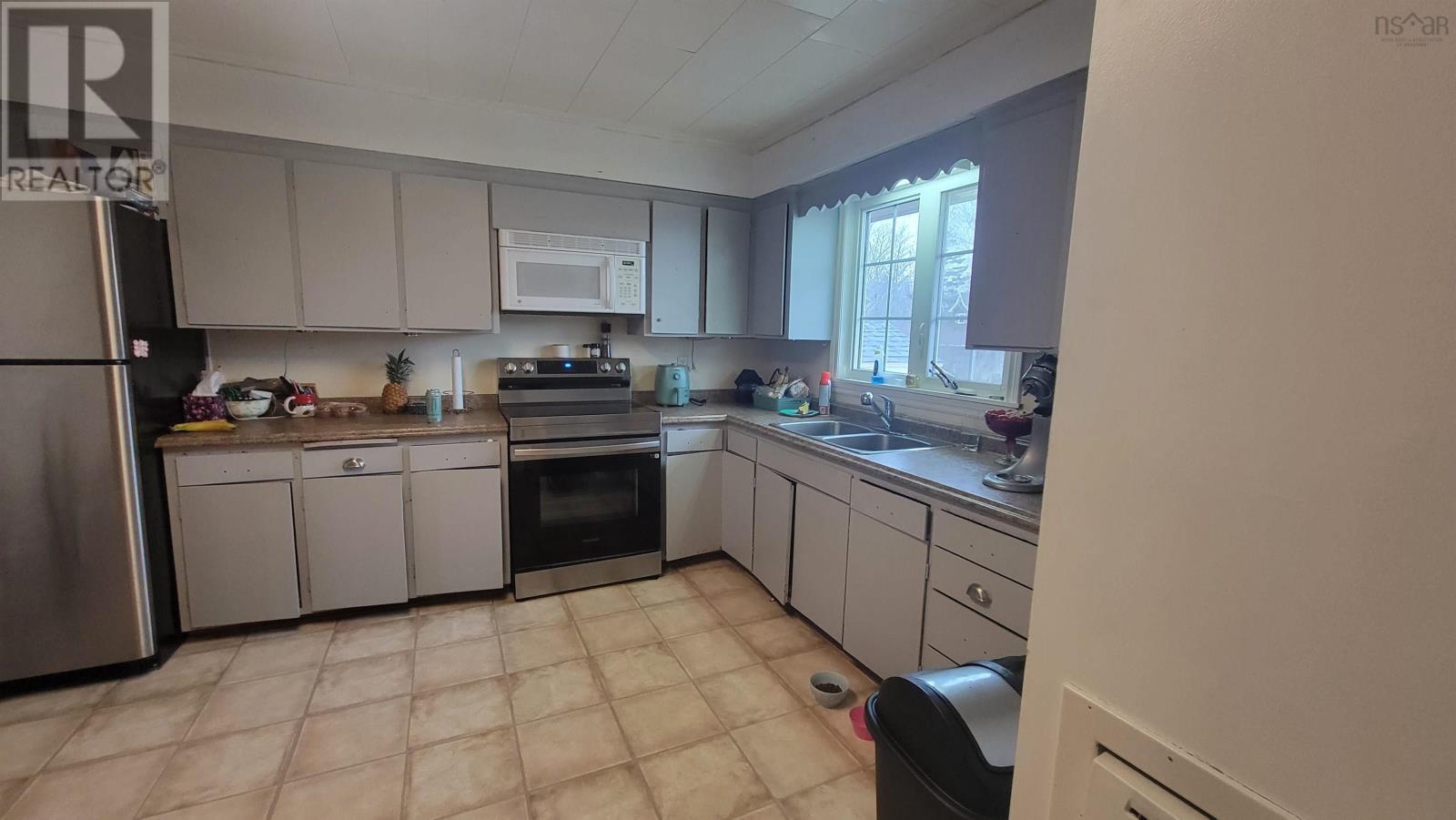 Property 10 of 21 of 144 Chemin De L'est Street