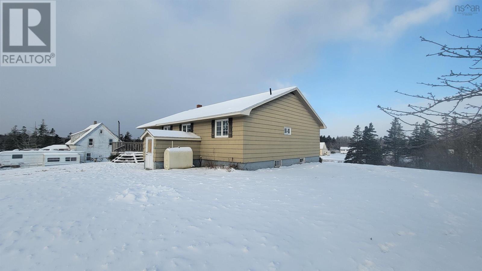 Property 4 of 21 of 144 Chemin De L'est Street