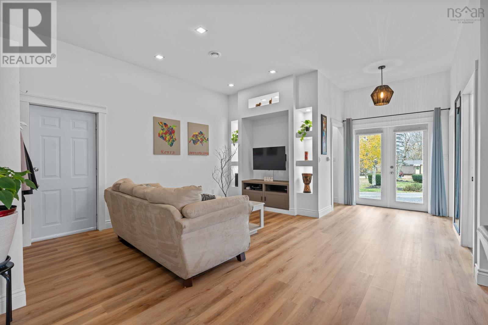 Property 37 of 49 of 1589 King Street