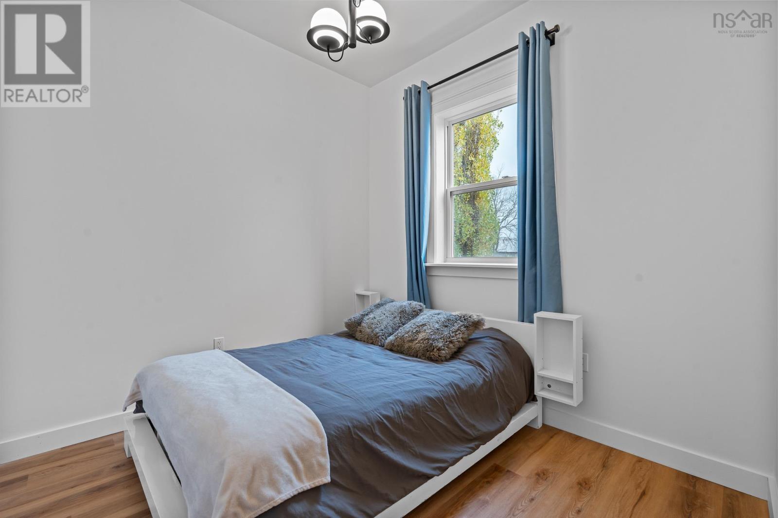 Property 34 of 49 of 1589 King Street