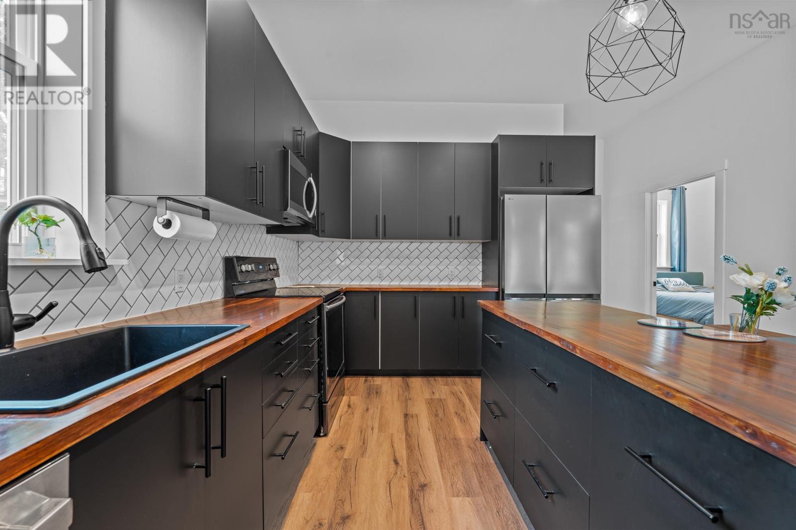 Property 31 of 49 of 1589 King Street