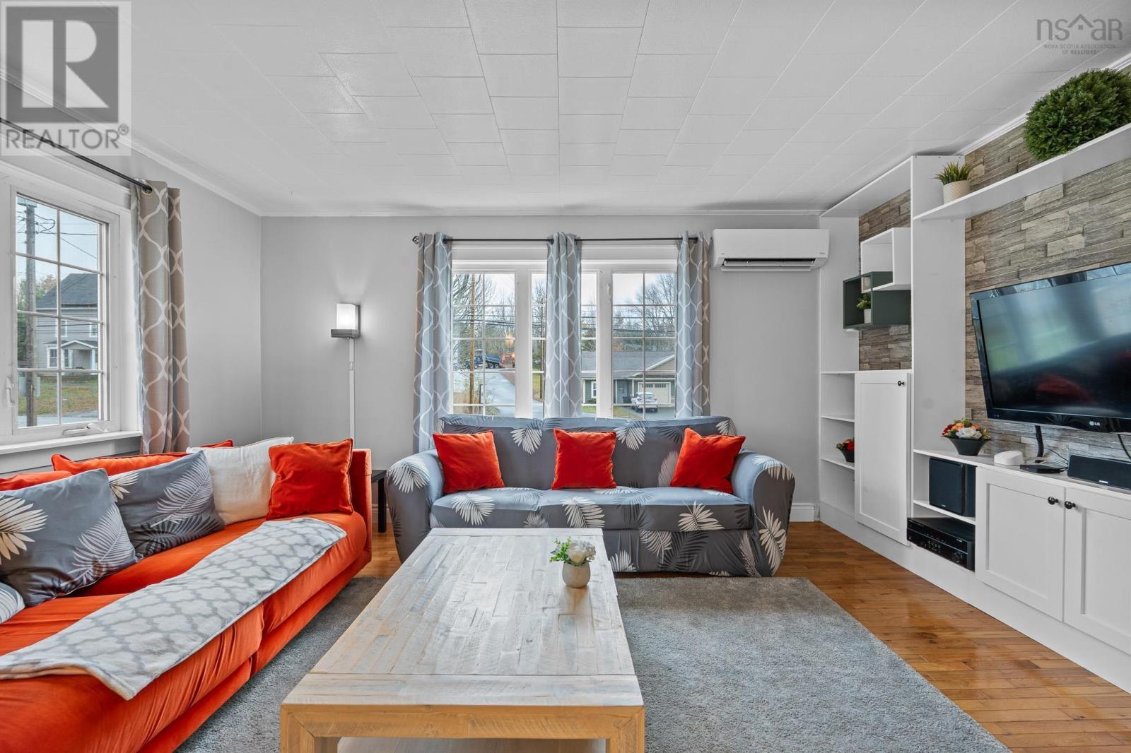 Property 9 of 49 of 1589 King Street