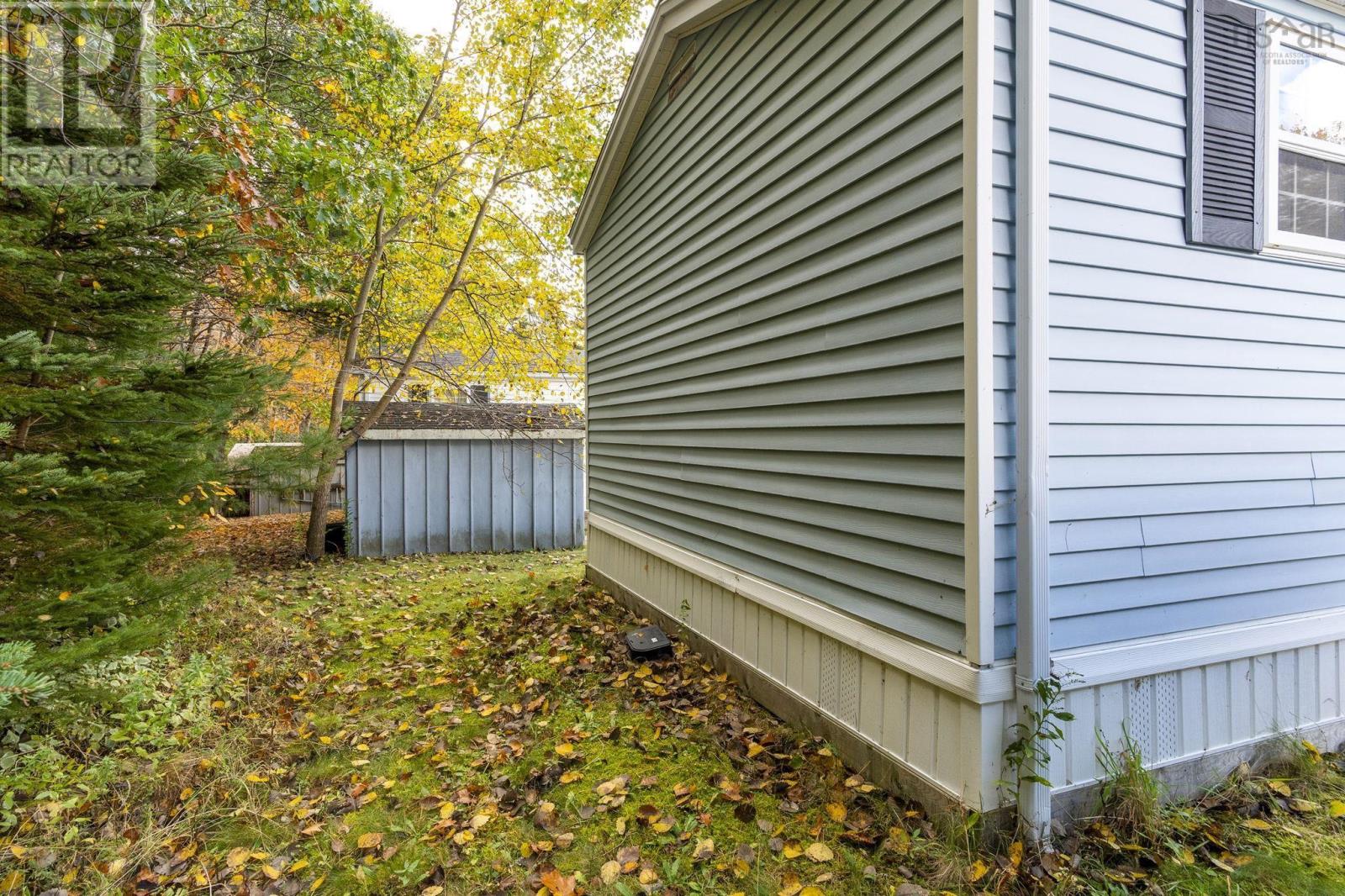 Property 20 of 23 of 94 Commission Street