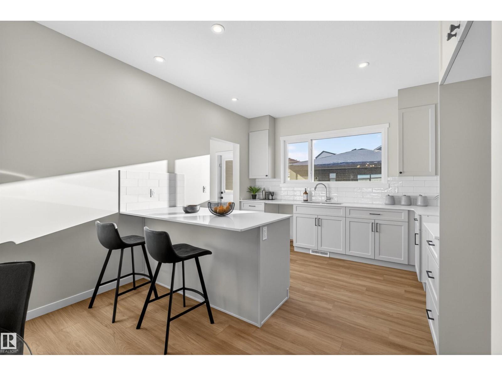 3 ETON LI, Spruce Grove