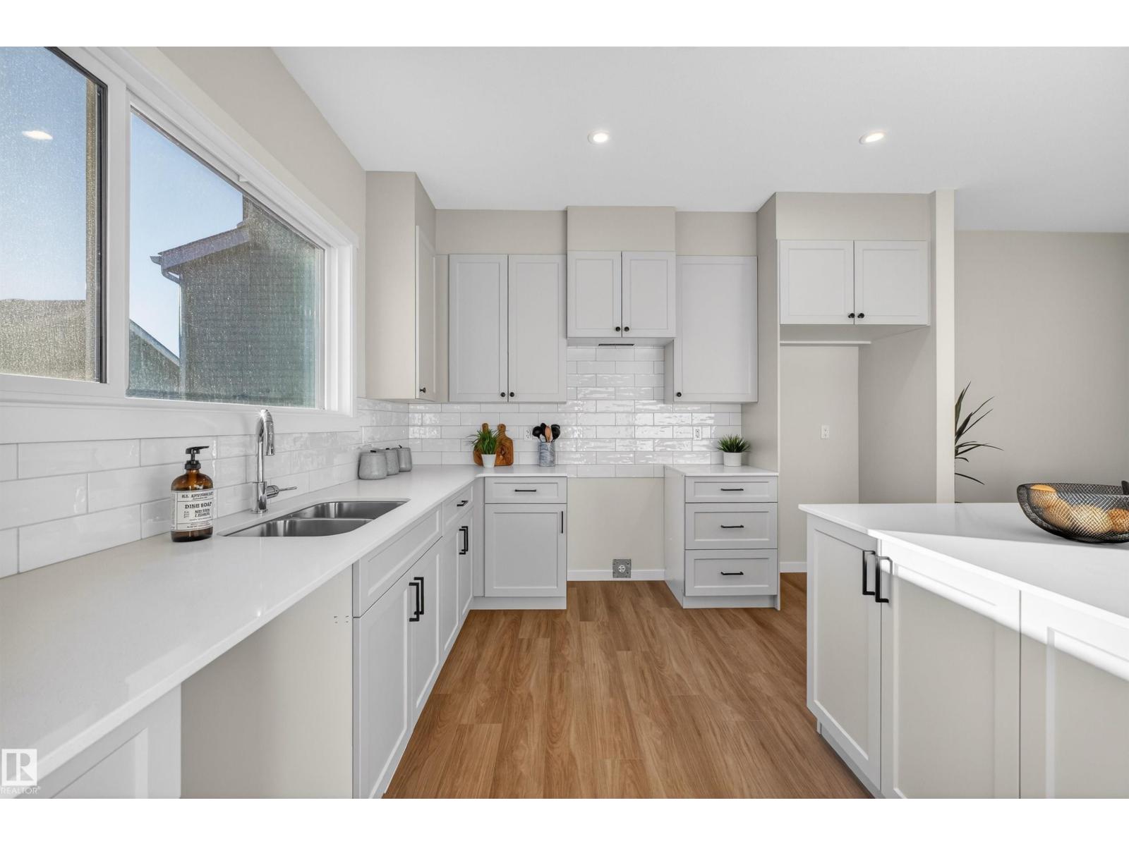 3 ETON LI, Spruce Grove