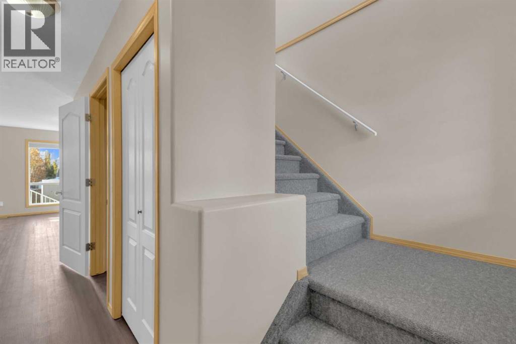 58 Adamson Avenue - Photo 4 of 40, Red Deer, Alberta