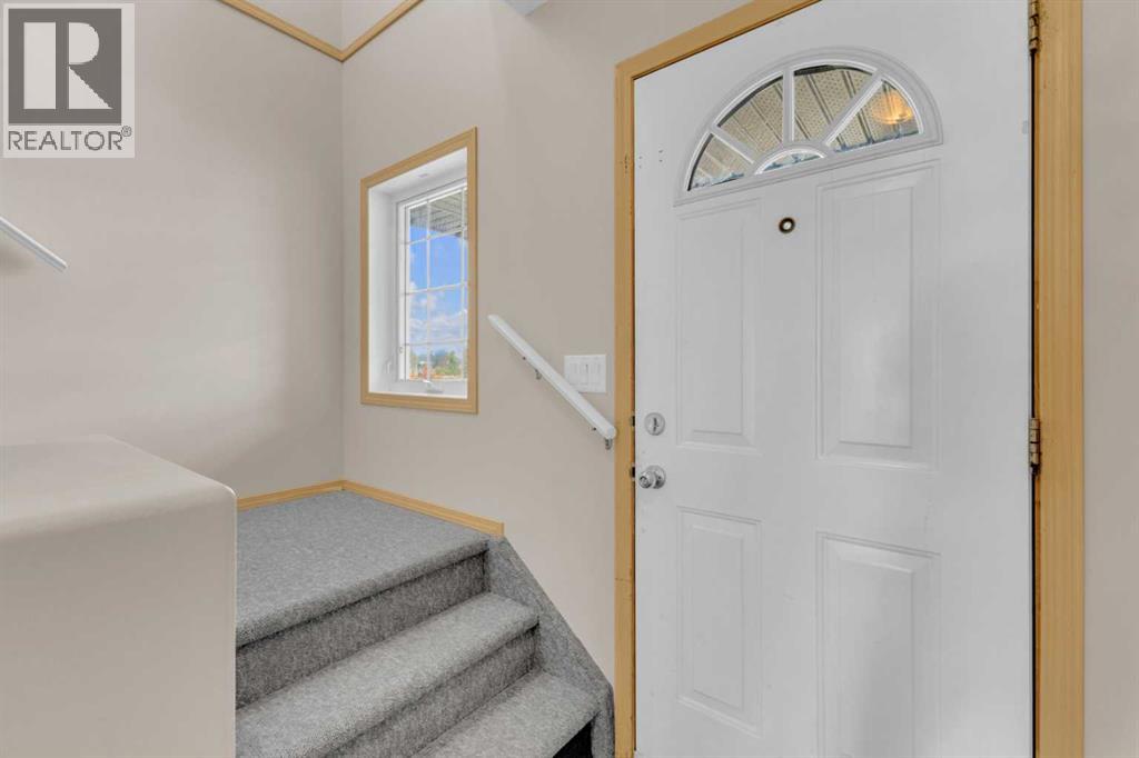 58 Adamson Avenue - Photo 3 of 40, Red Deer, Alberta