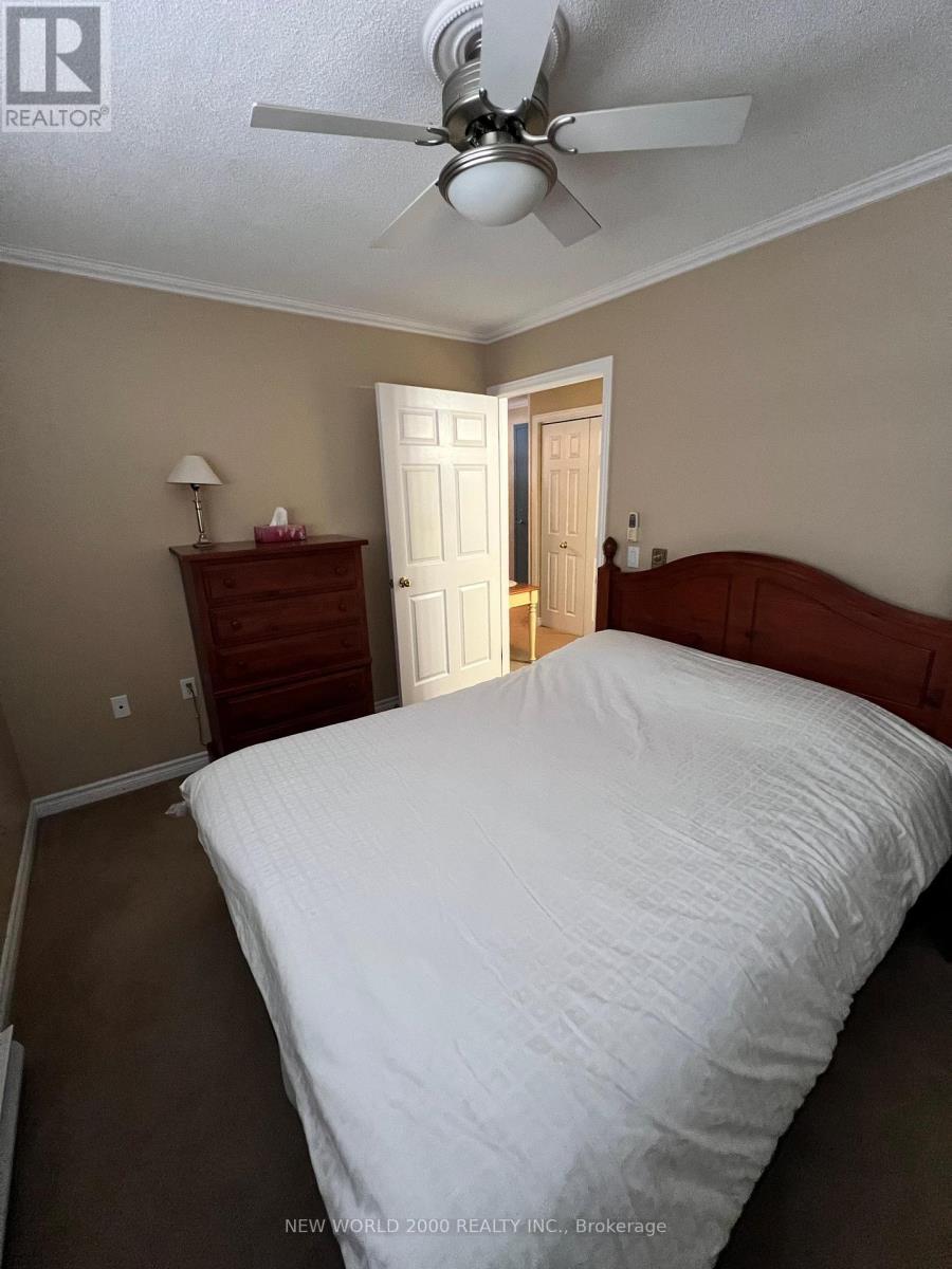 154 Ainslie St N photo 2