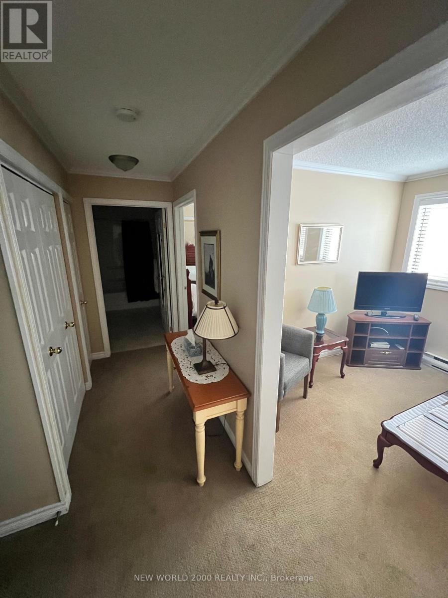 154 Ainslie St N photo 5