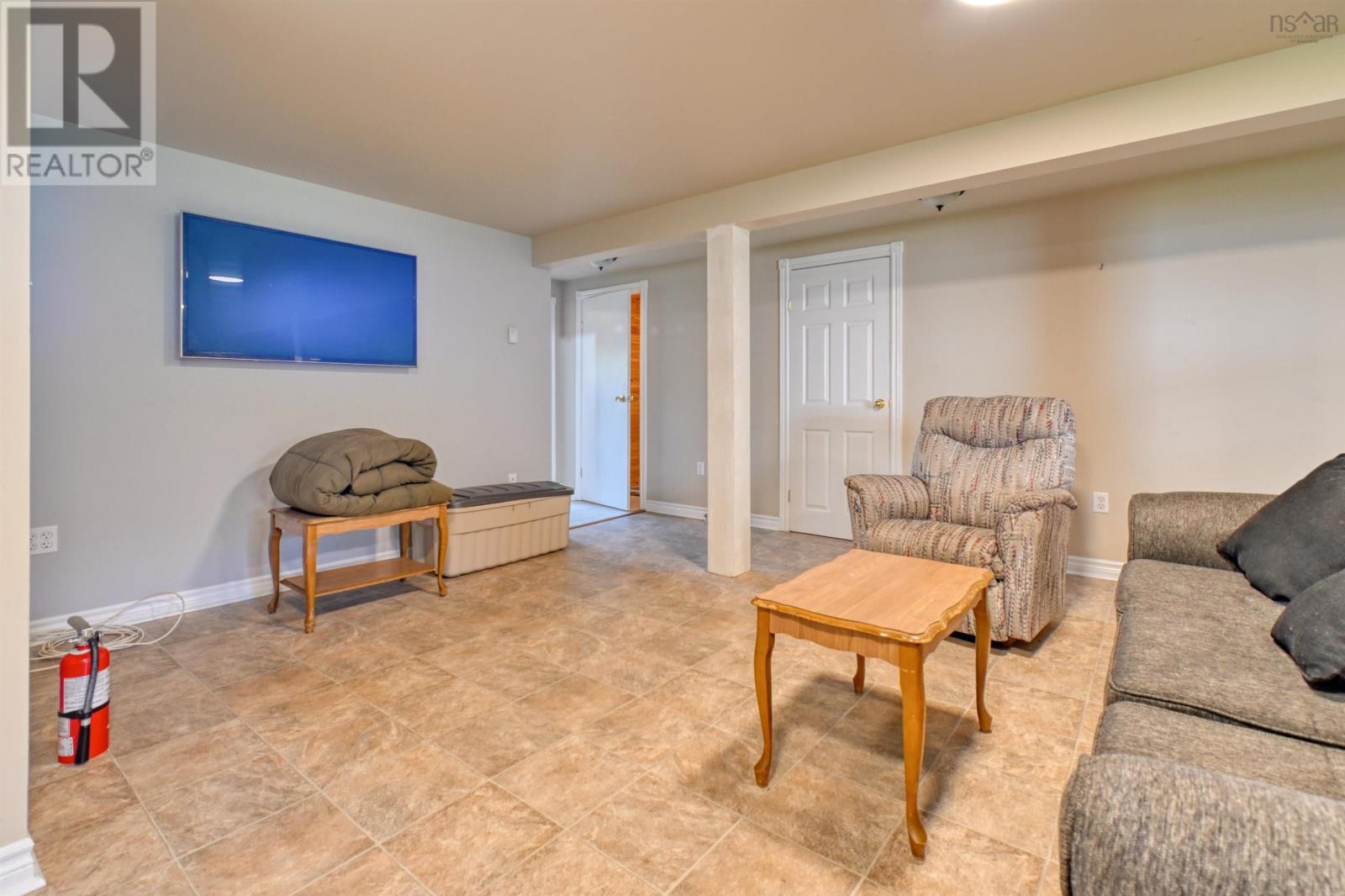 Property 23 of 50 of 1049 Evanston Road