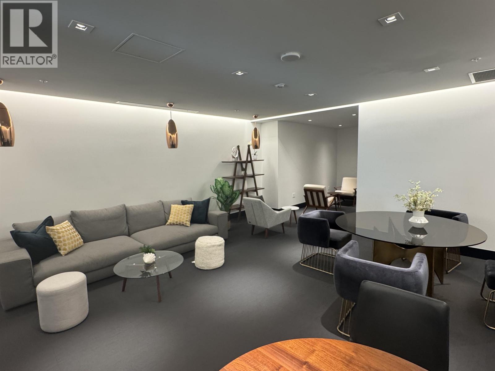 Office in Burnaby - Image 12