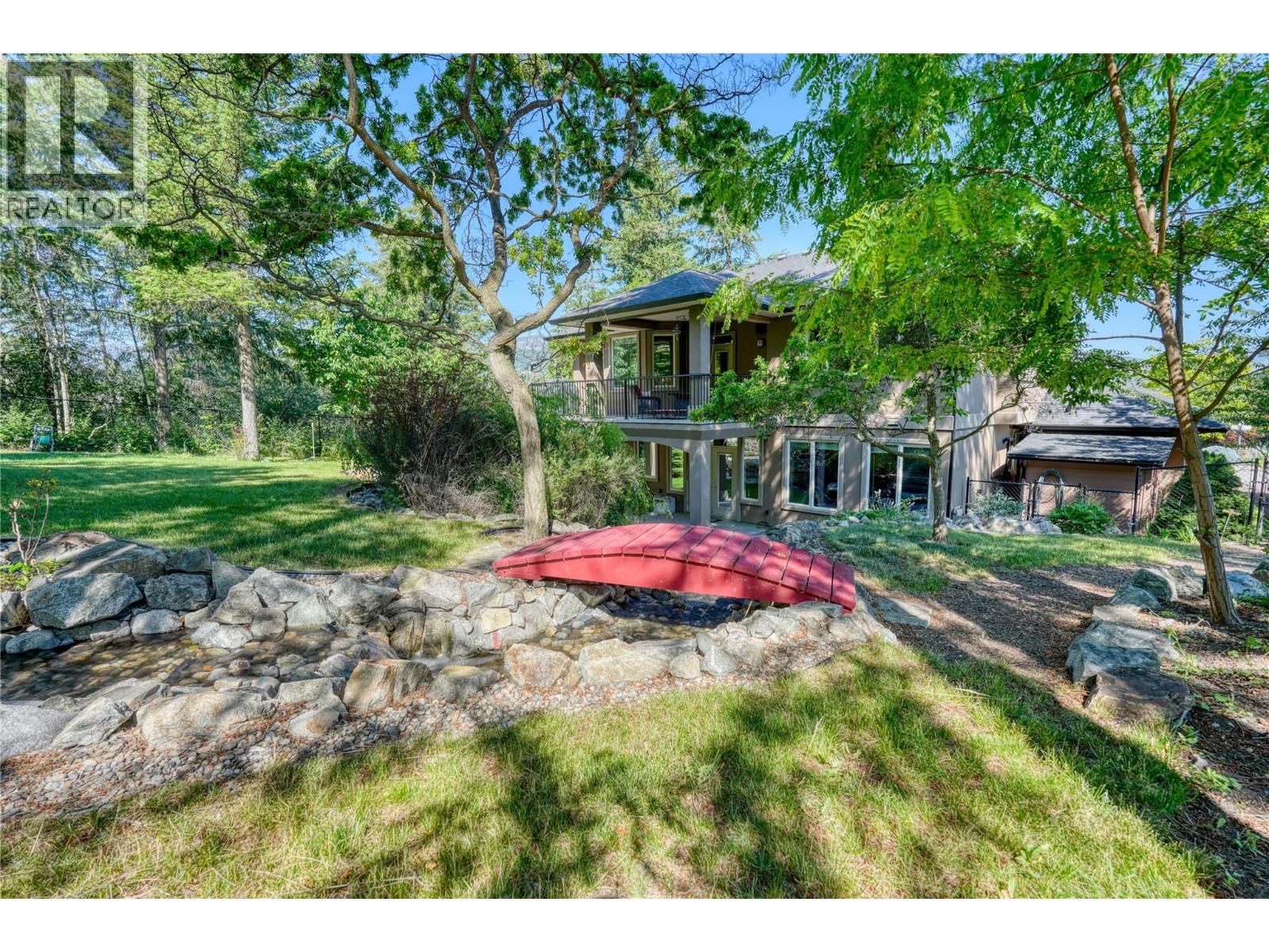 30 40 Kestrel Place, Vernon