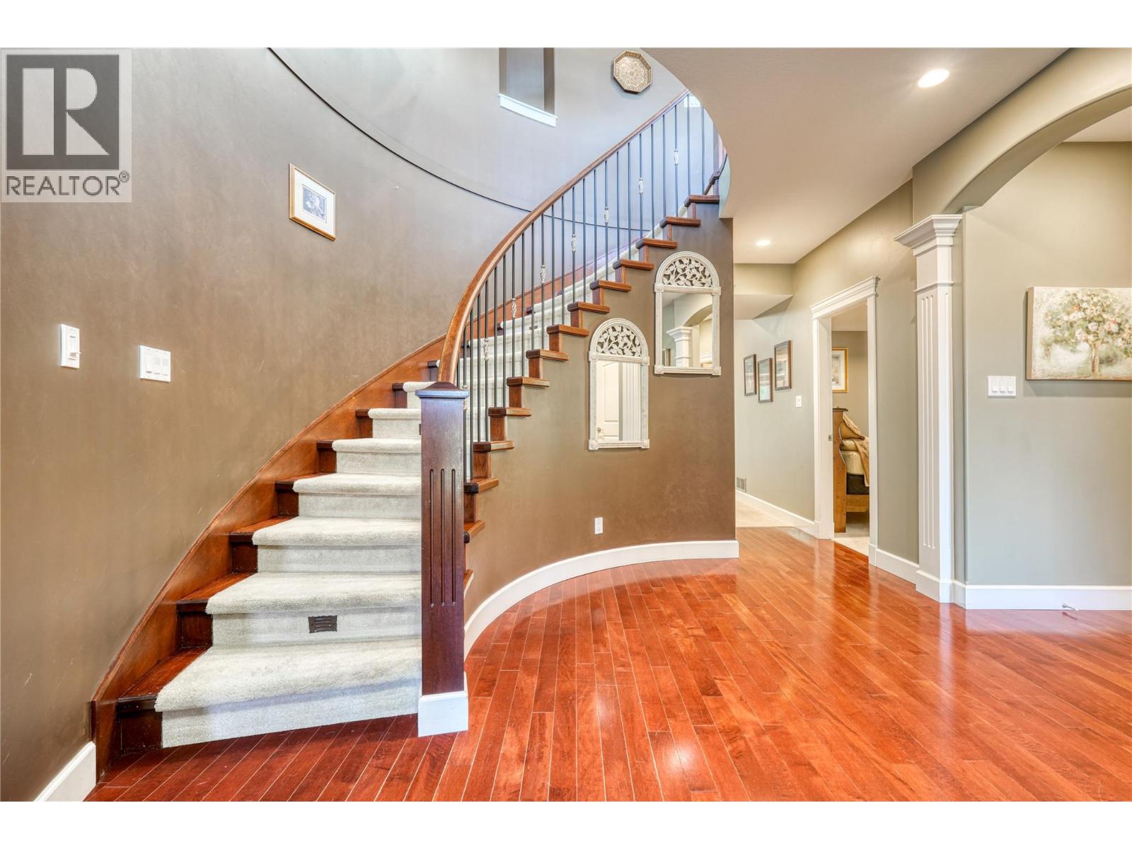 30 40 Kestrel Place, Vernon