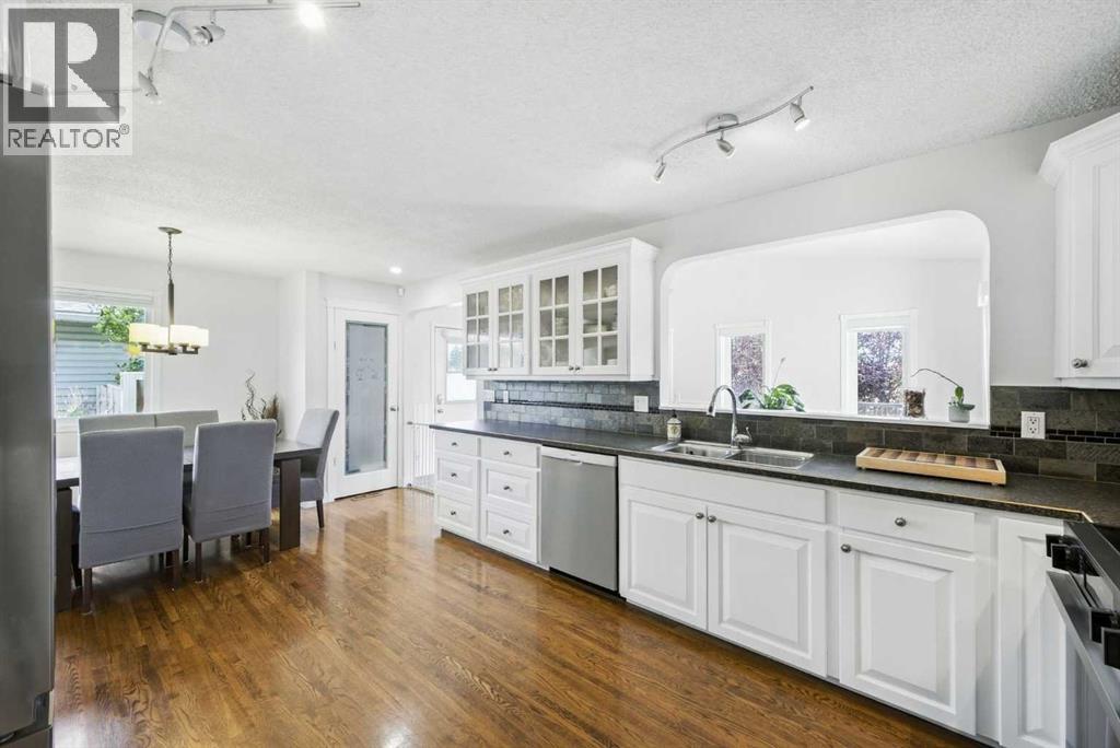 Single Family House 3 Level for Sale in  Huntford Green NE Huntington Hills Calgary 