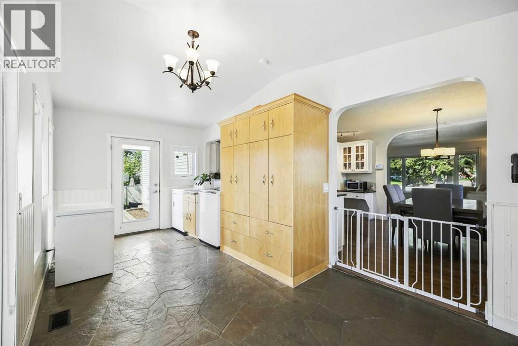 Single Family House 3 Level for Sale in  Huntford Green NE Huntington Hills Calgary 