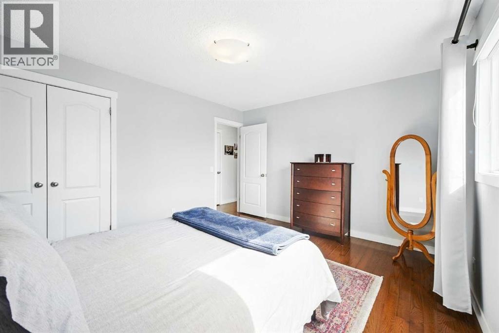 Single Family House 3 Level for Sale in  Huntford Green NE Huntington Hills Calgary 