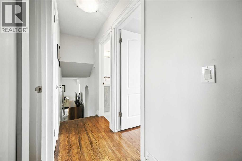 Single Family House 3 Level for Sale in  Huntford Green NE Huntington Hills Calgary 