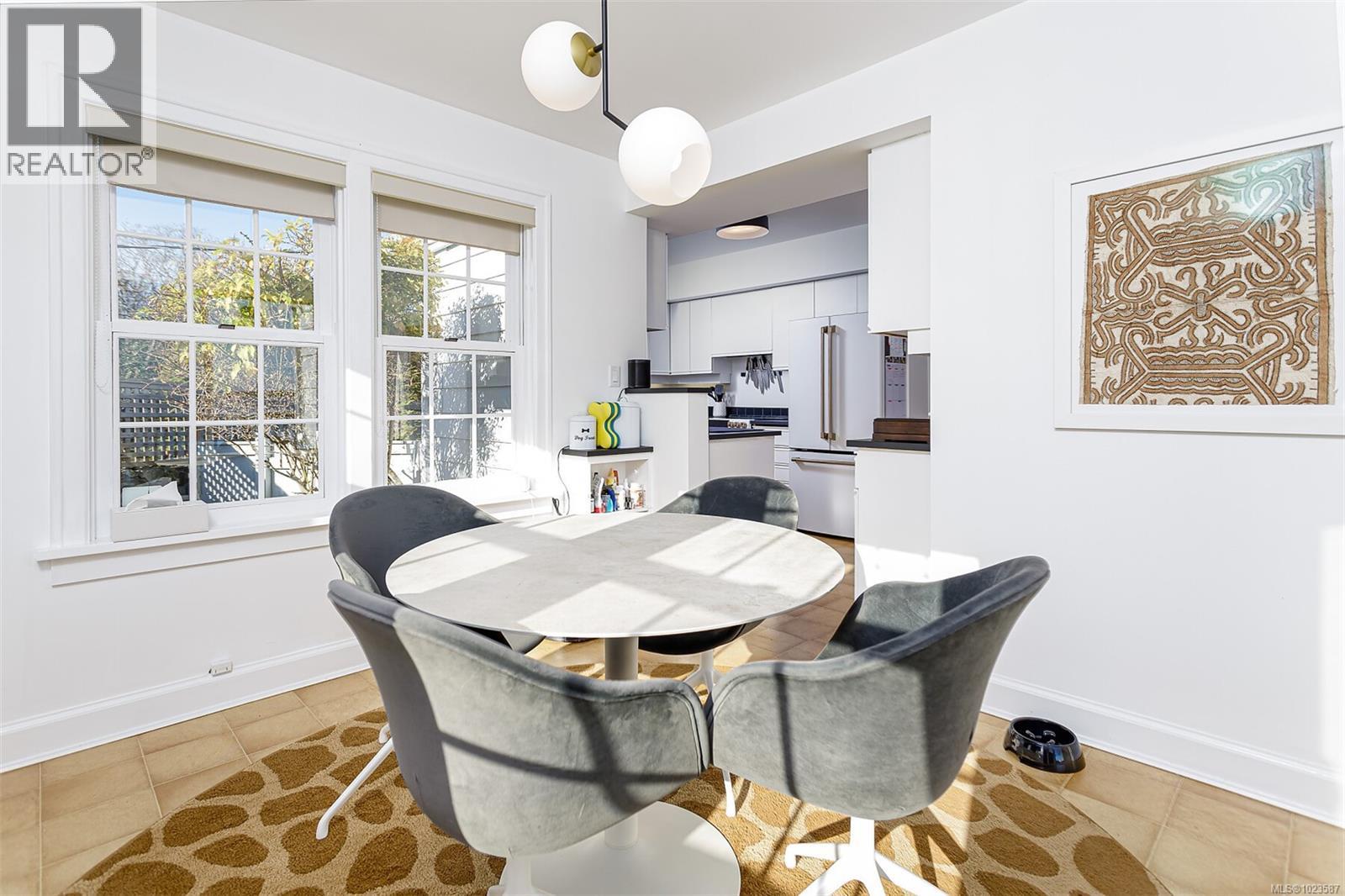 987 Beach Dr, Oak Bay