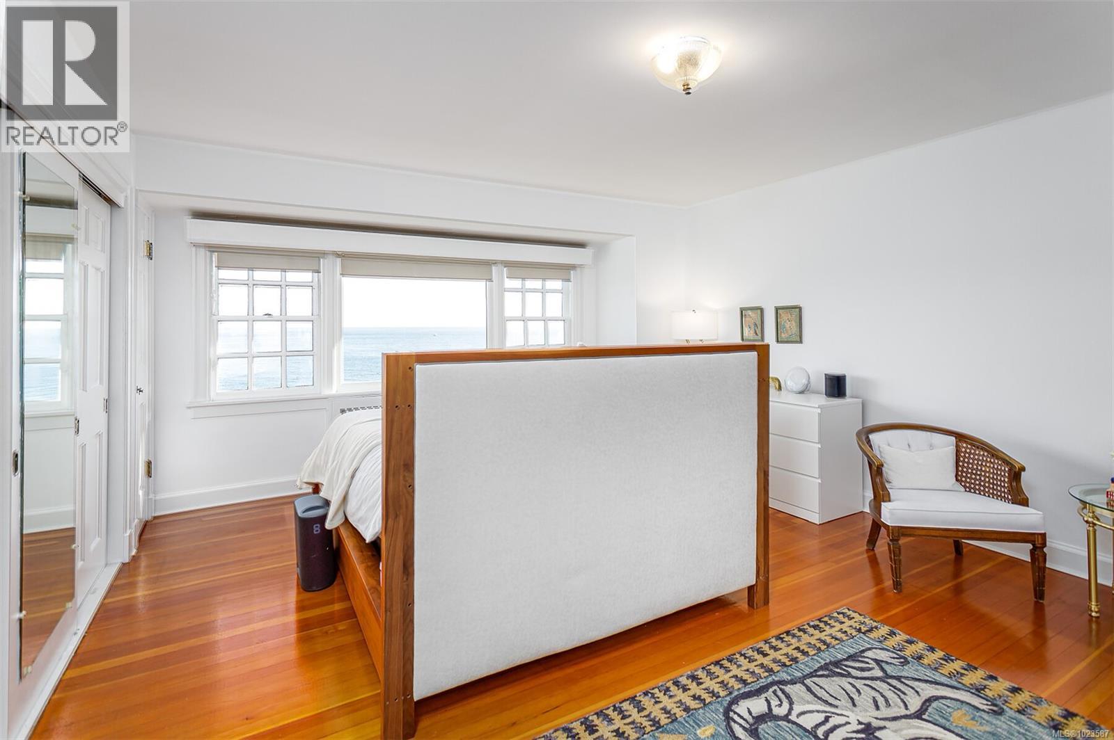 987 Beach Dr, Oak Bay