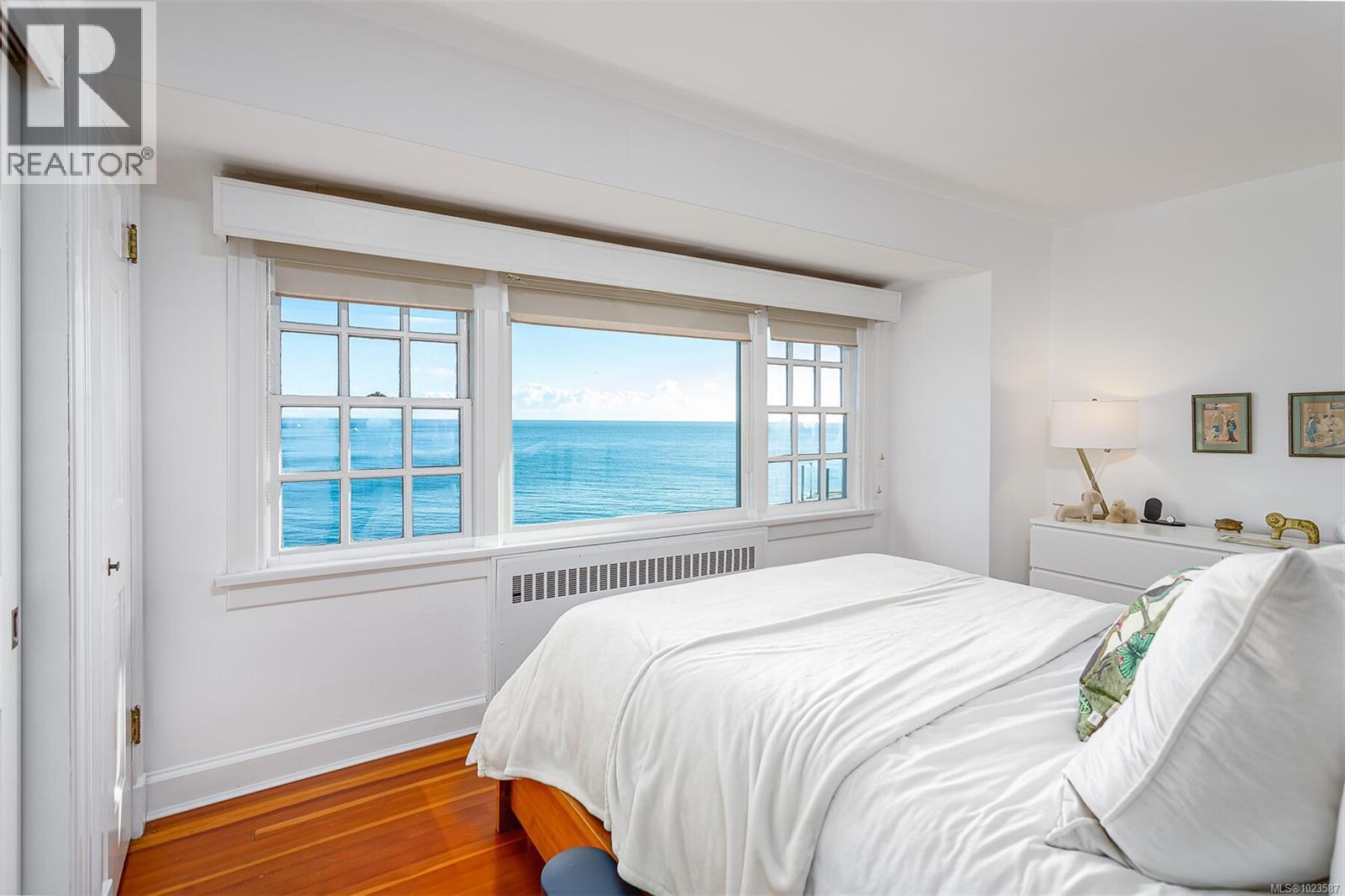 987 Beach Dr, Oak Bay