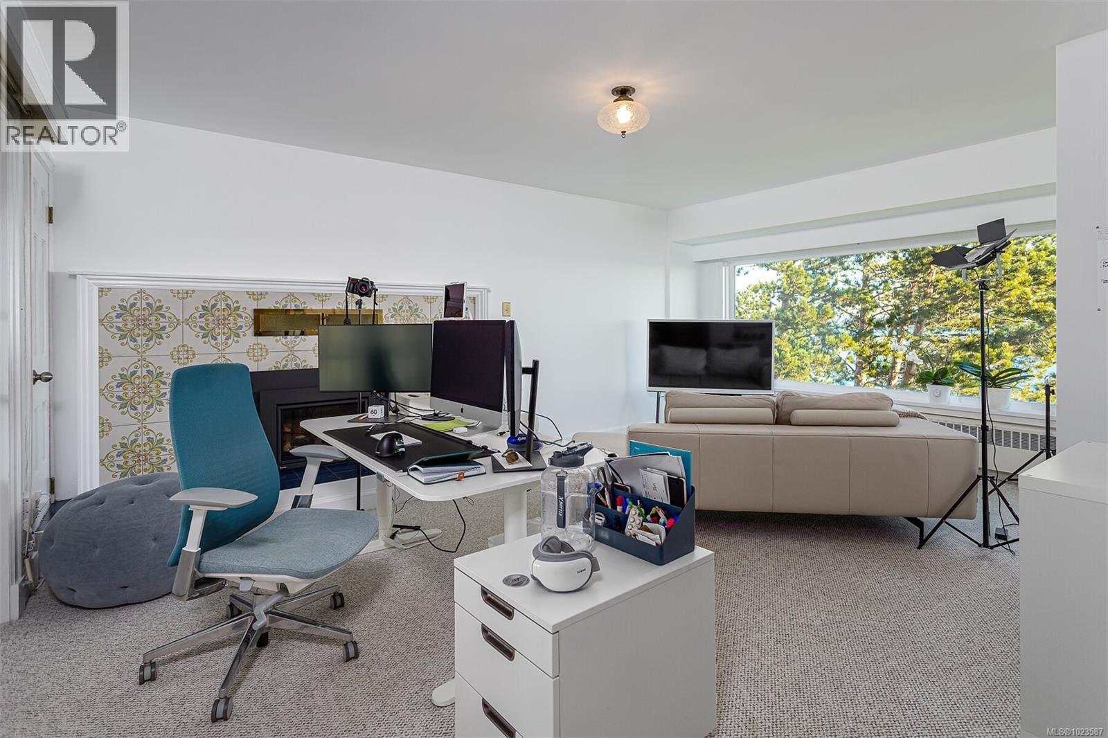 987 Beach Dr, Oak Bay