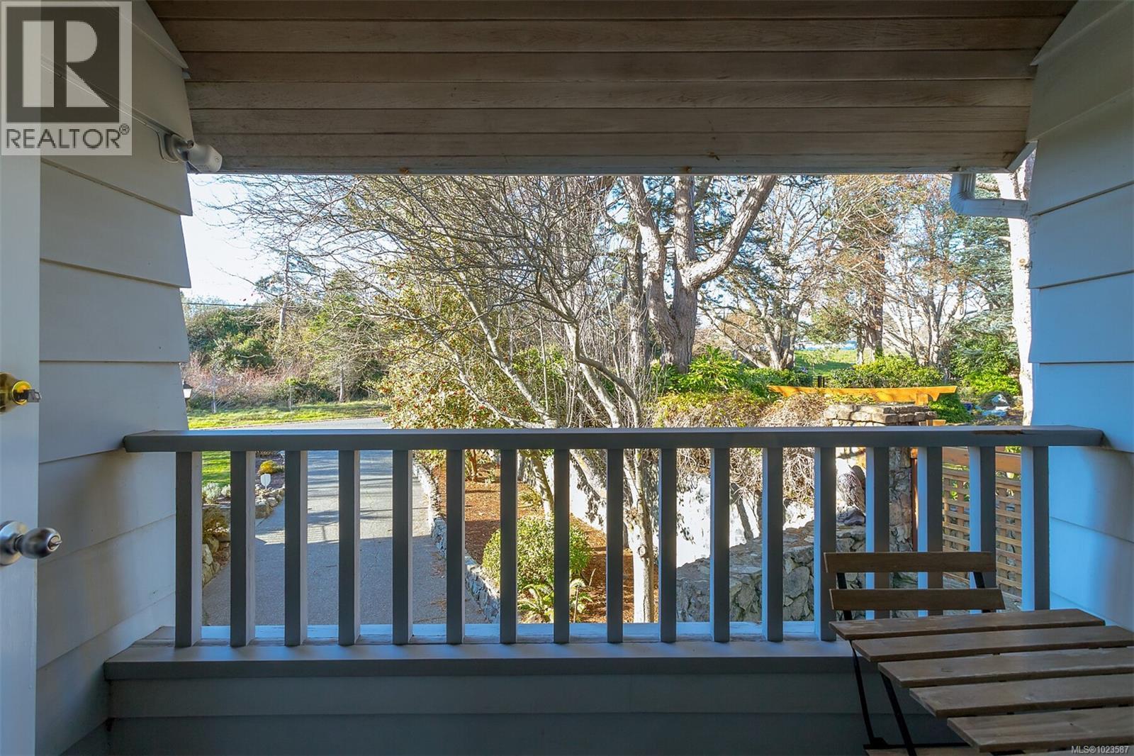 987 Beach Dr, Oak Bay