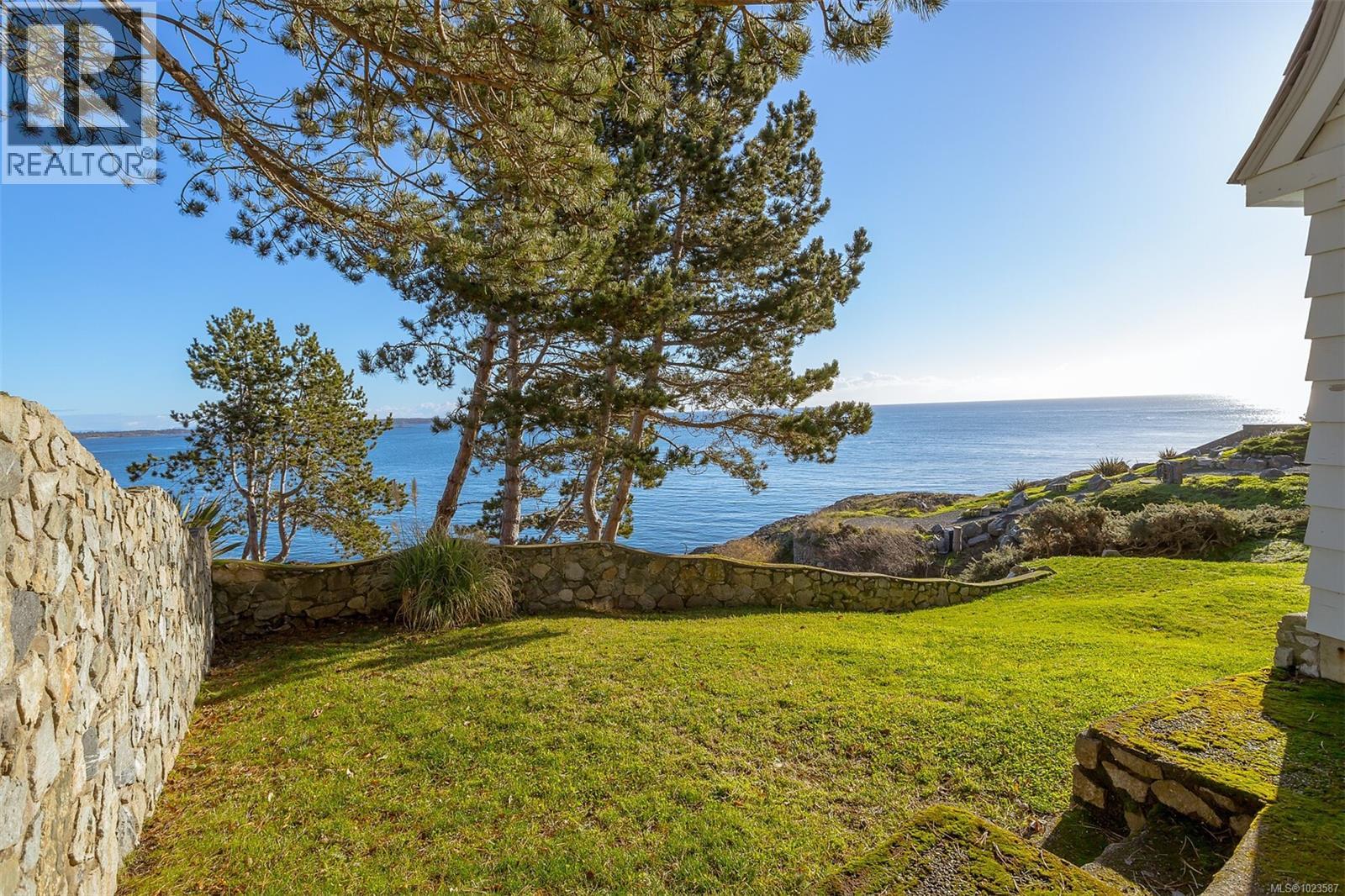 987 Beach Dr, Oak Bay