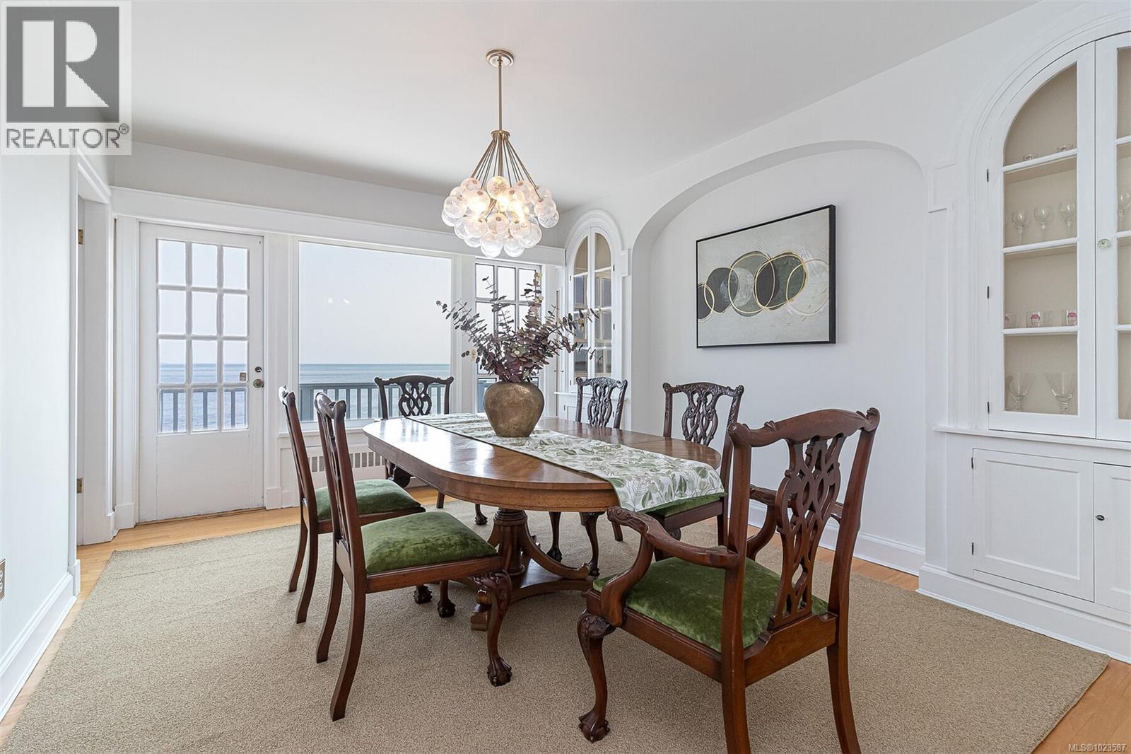 987 Beach Dr, Oak Bay