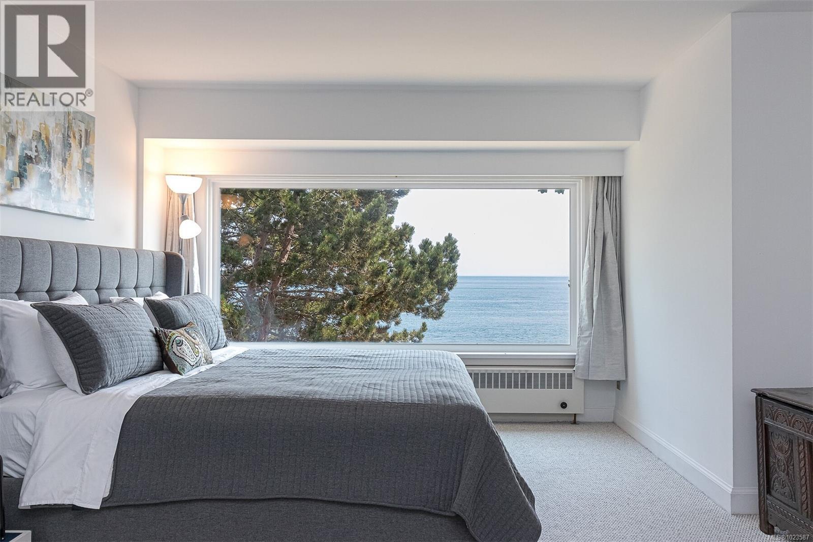 987 Beach Dr, Oak Bay