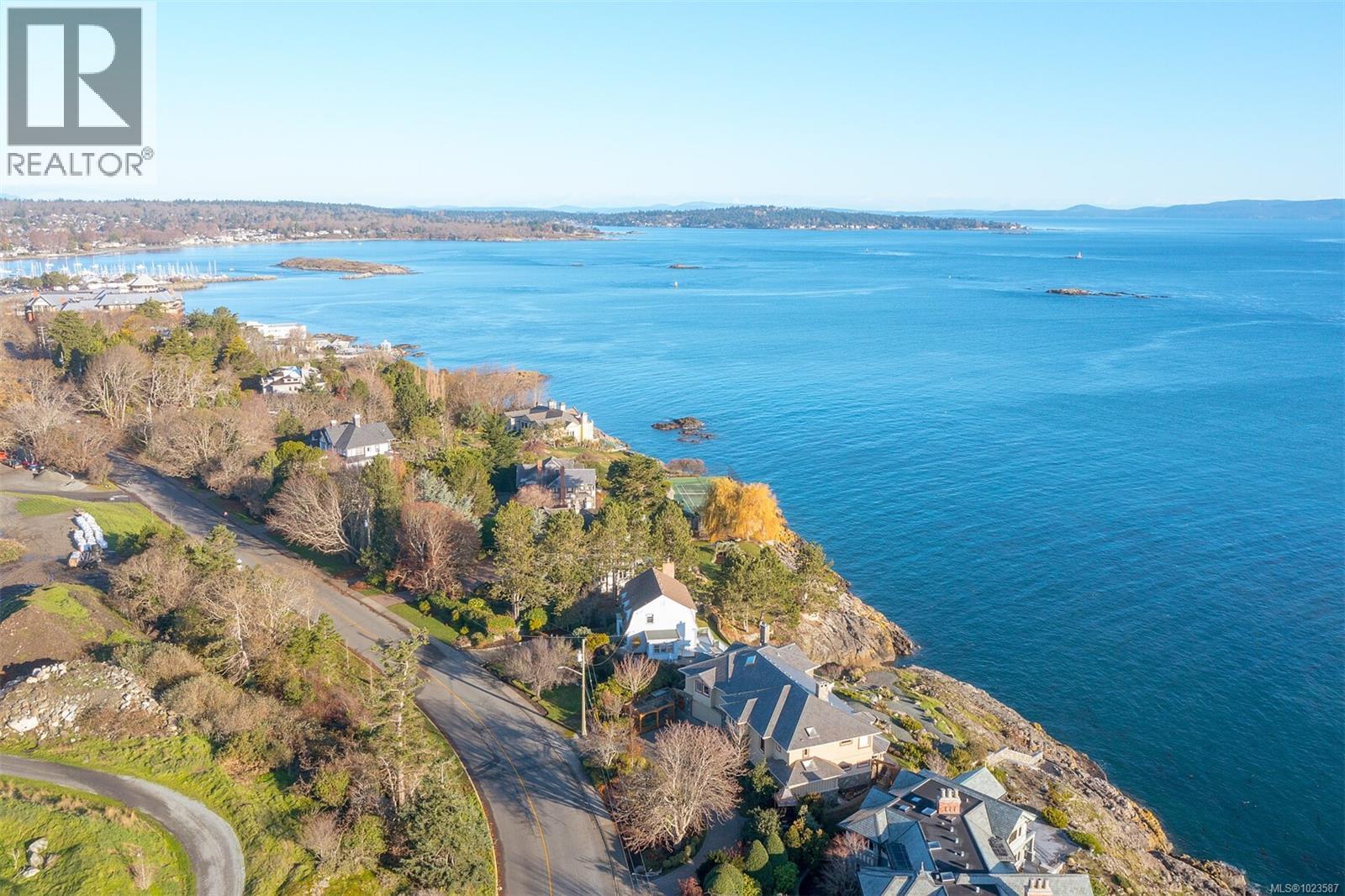 987 Beach Dr, Oak Bay