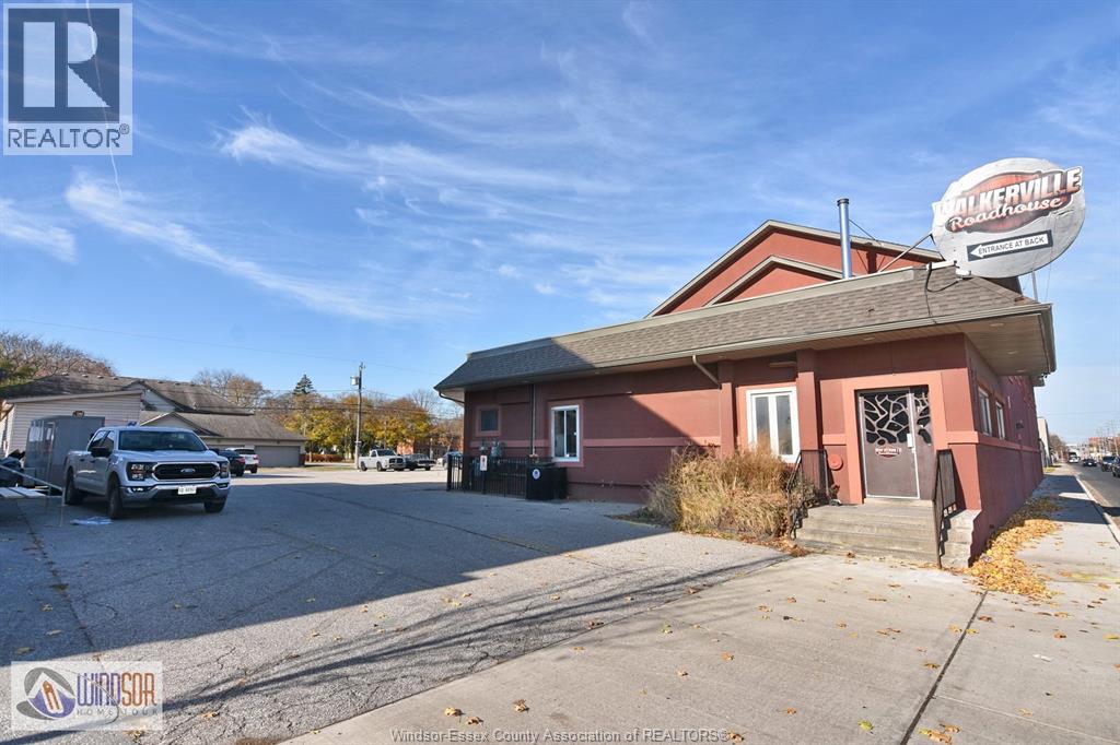 911 WALKER Unit MAIN FLOOR photo 2