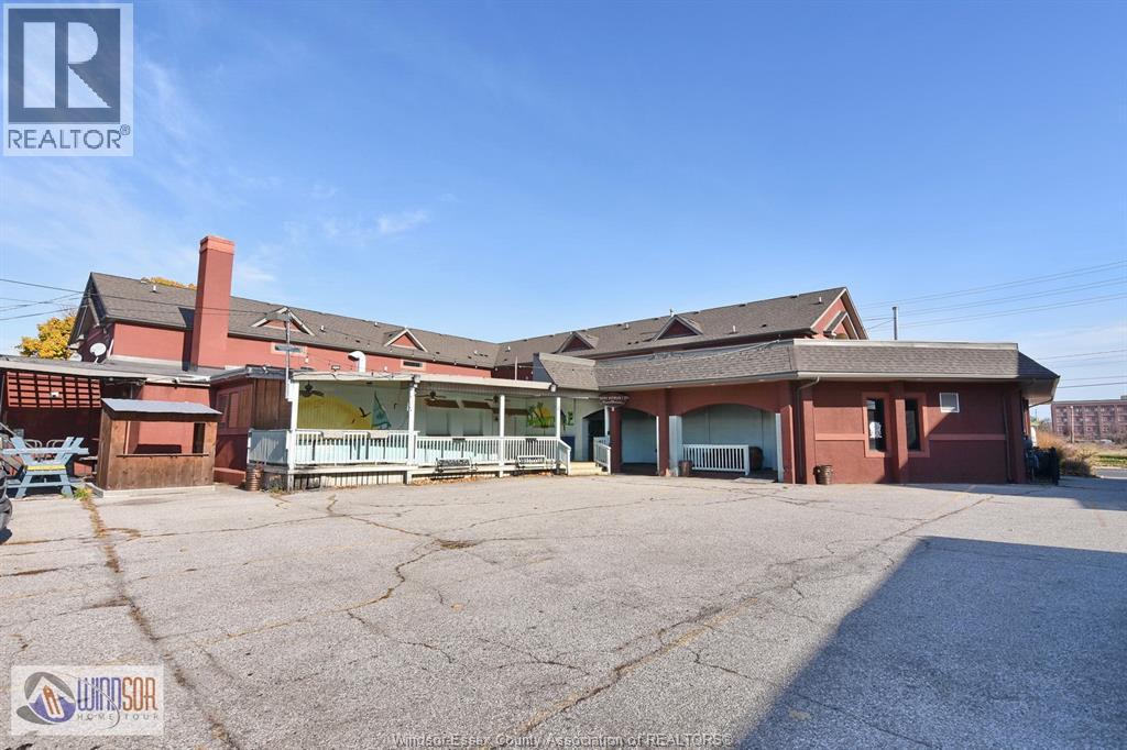 911 WALKER Unit MAIN FLOOR photo 3