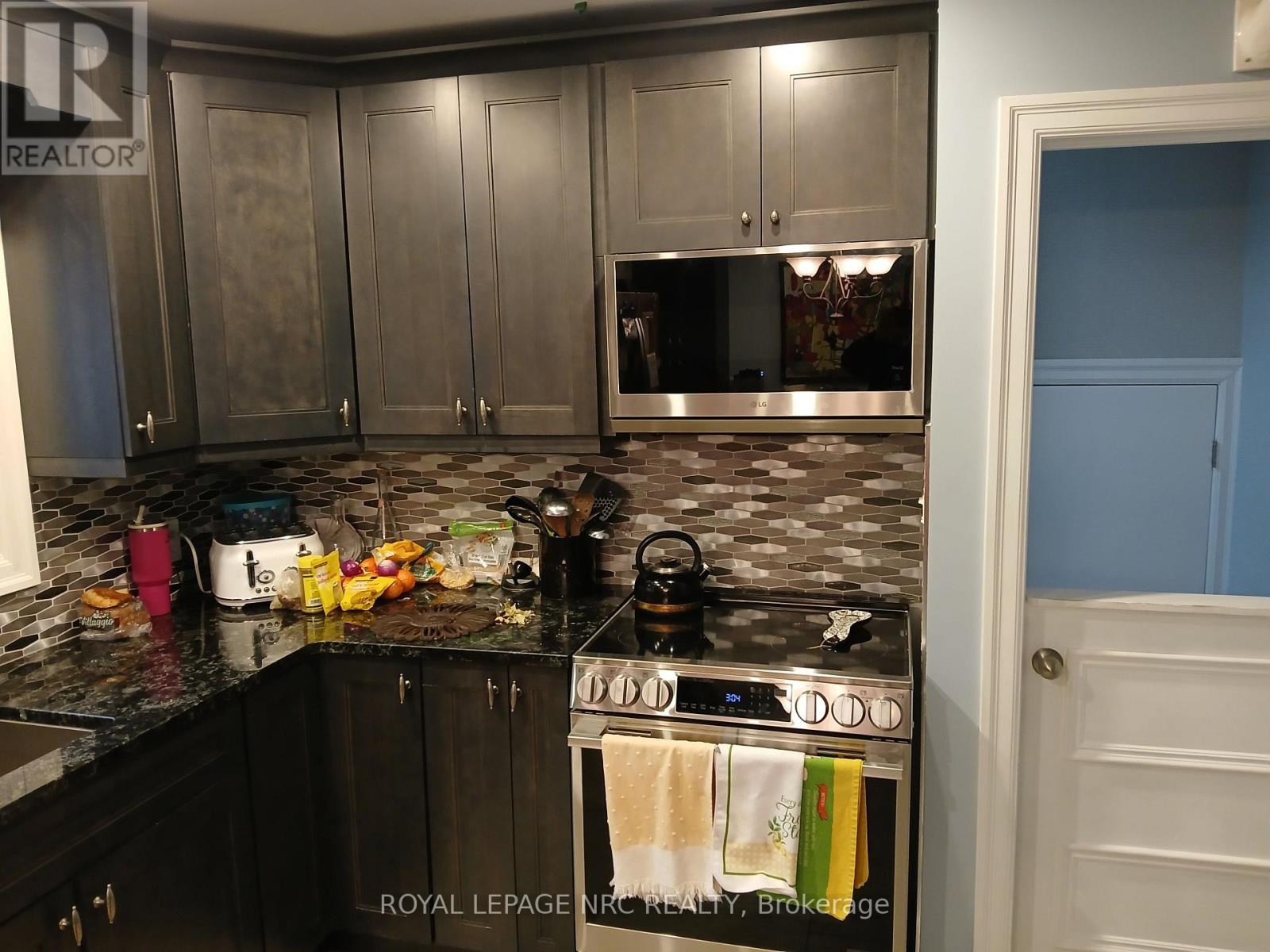9 CARTIER DRIVE - 32