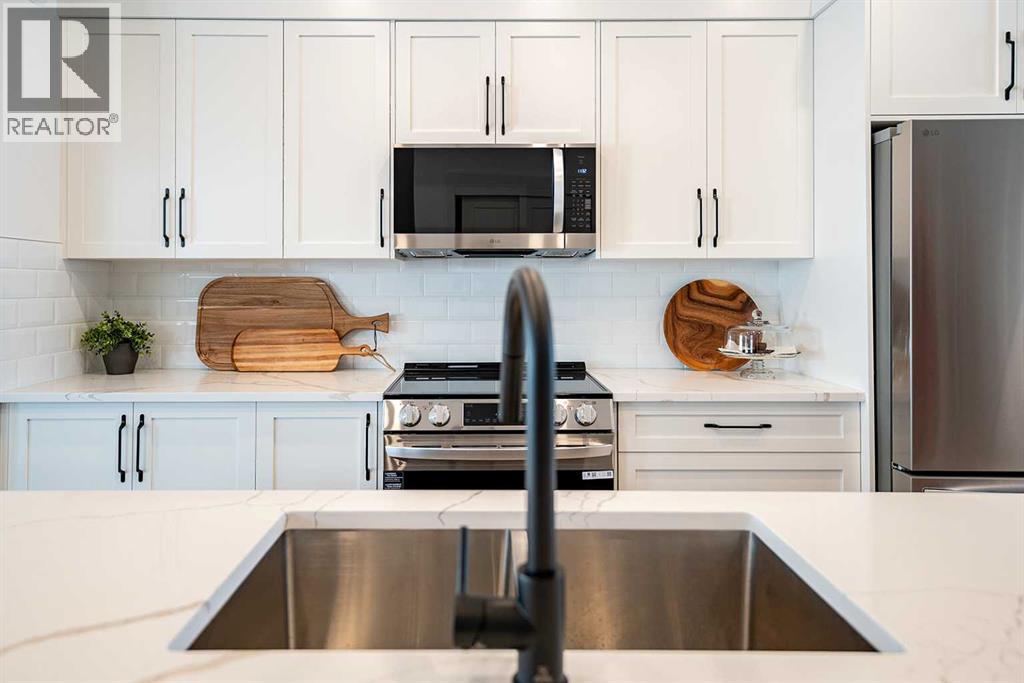 Single Family House for Sale in  Earl Close Evergreen Red Deer 