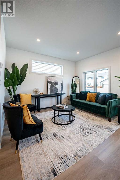 Single Family House for Sale in  Earl Close Evergreen Red Deer 