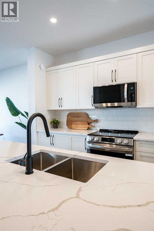 Single Family House for Sale in  Earl Close Evergreen Red Deer 