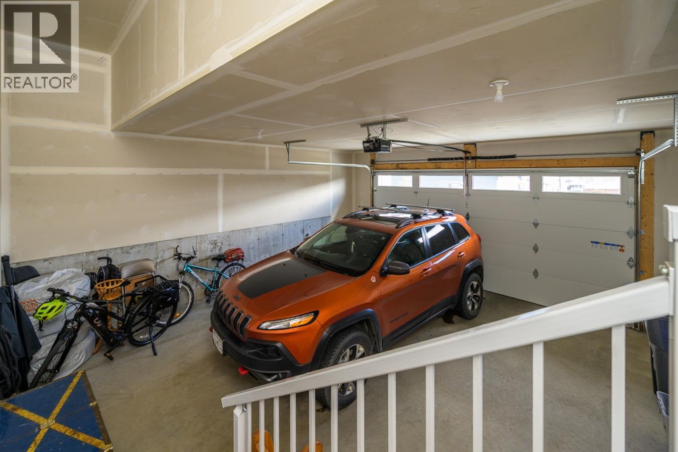 402 2425 ROWE STREET, Prince George