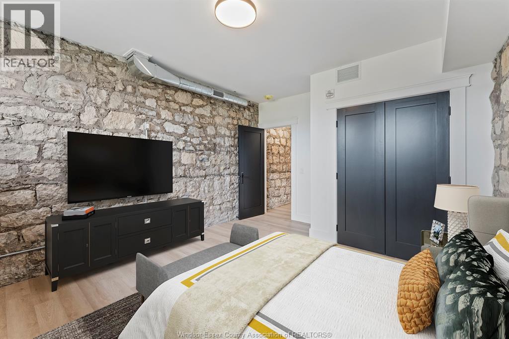 #101 247 BROCK STREET - 10