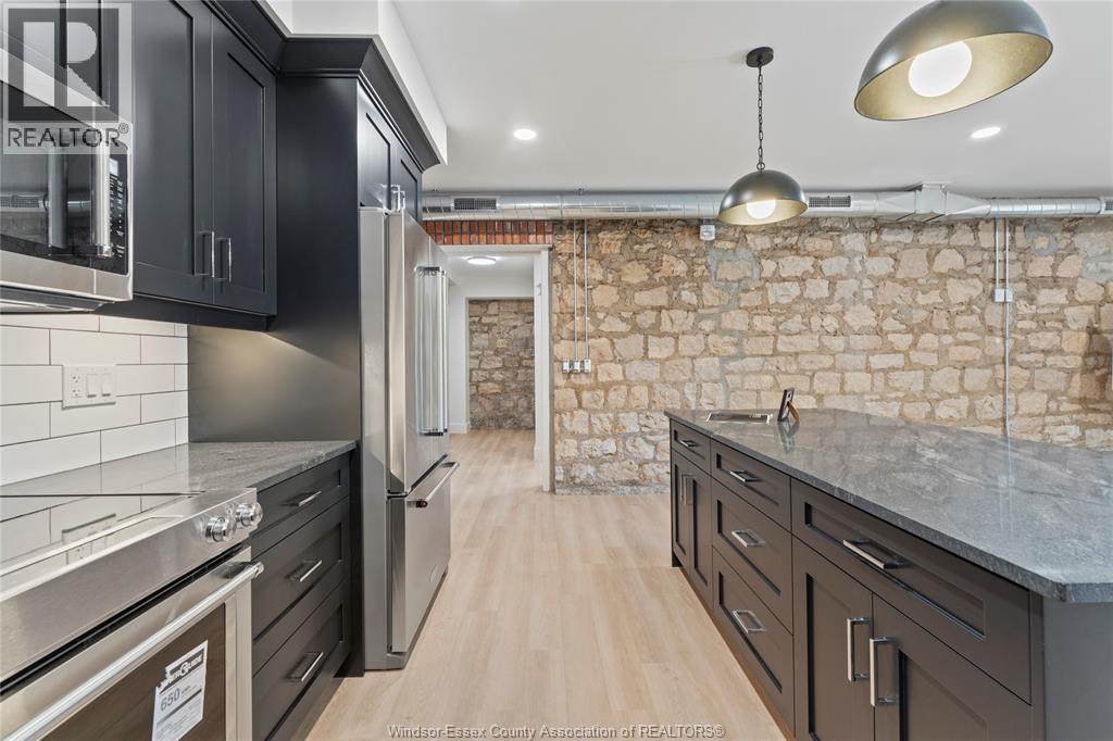 #101 247 BROCK STREET - 14
