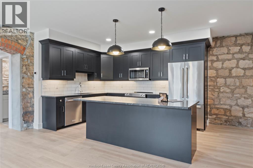 #101 247 BROCK STREET - 21