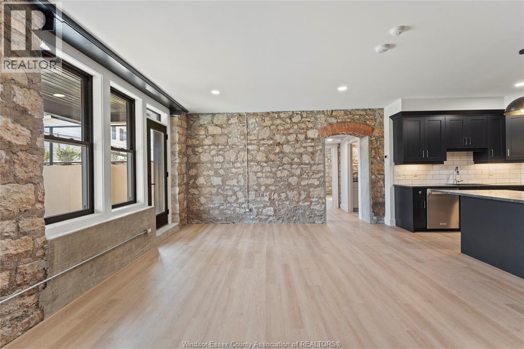 #101 247 BROCK STREET - 27