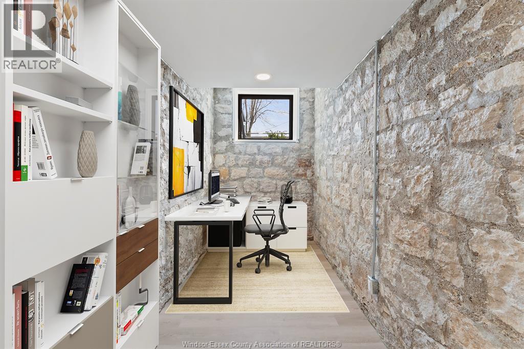 #101 247 BROCK STREET - 33