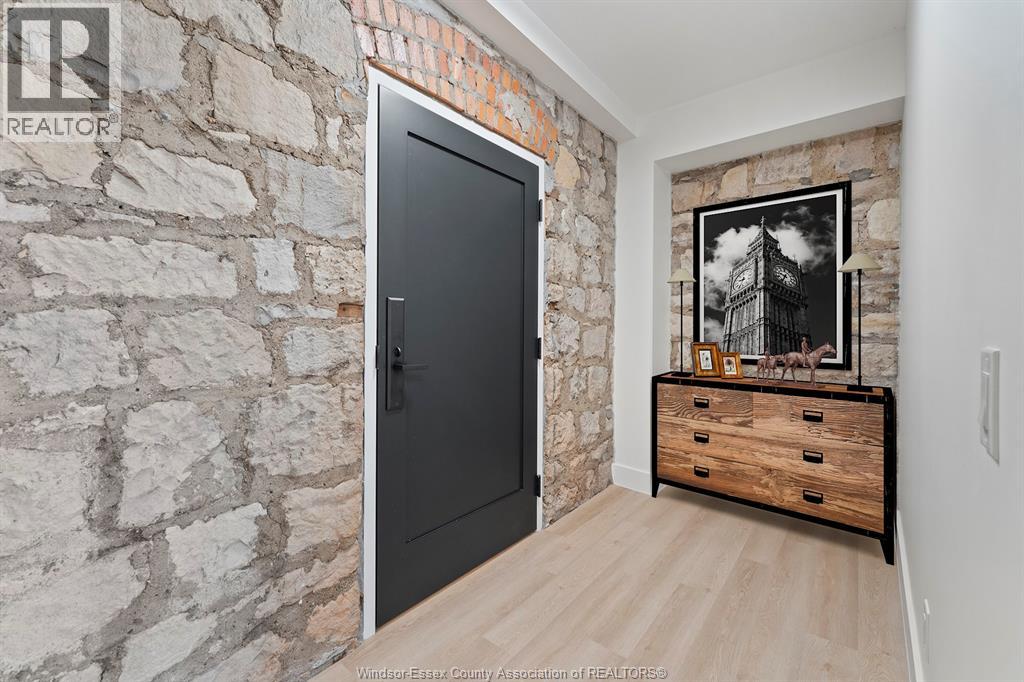 #101 247 BROCK STREET - 4