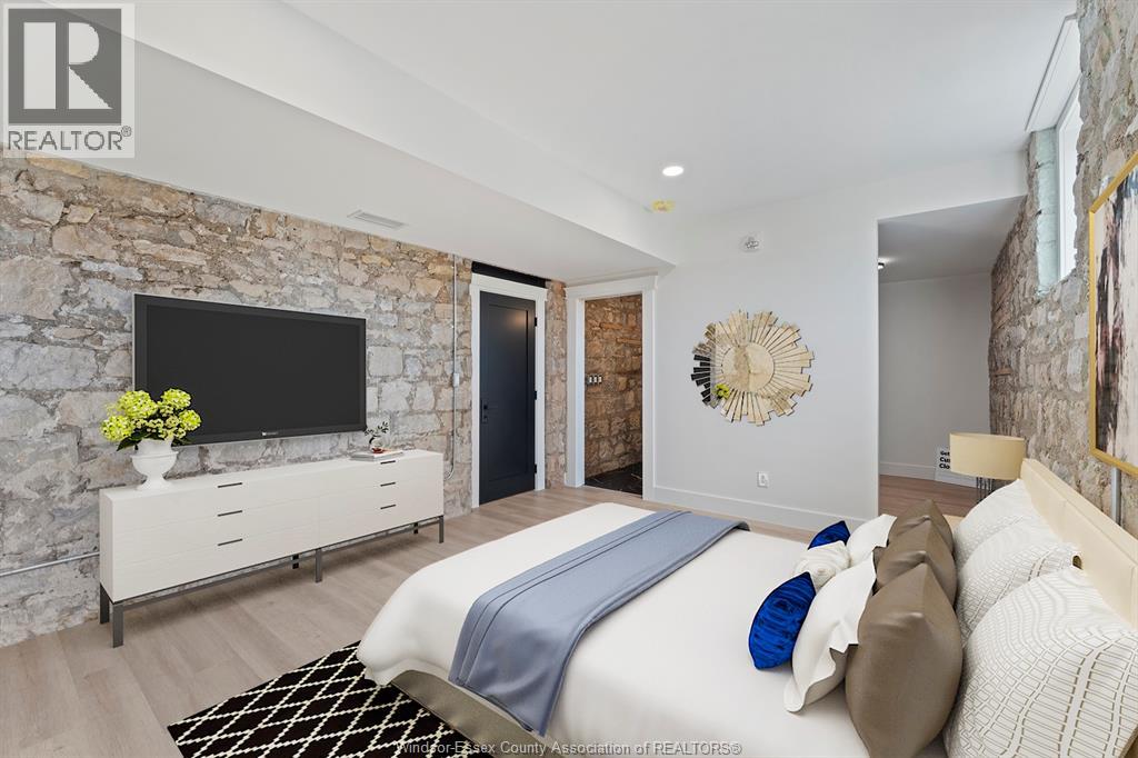 #101 247 BROCK STREET - 41
