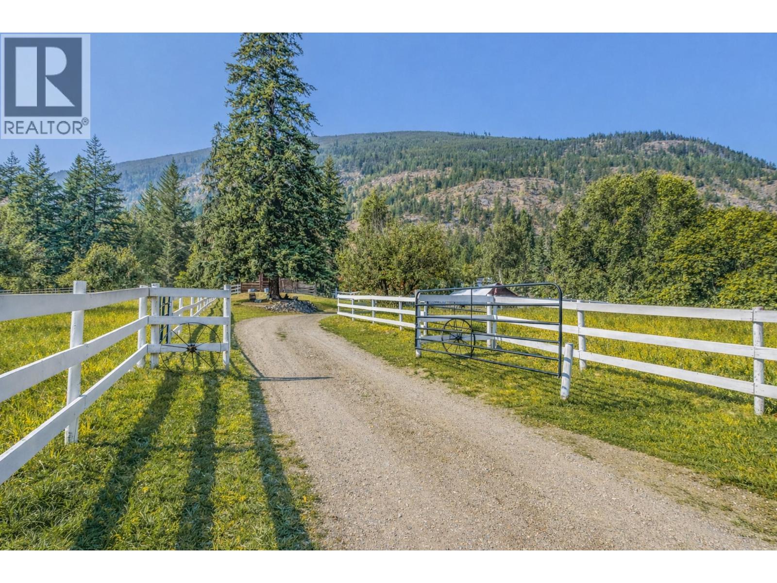  6171 50 Street Northwest, Salmon Arm