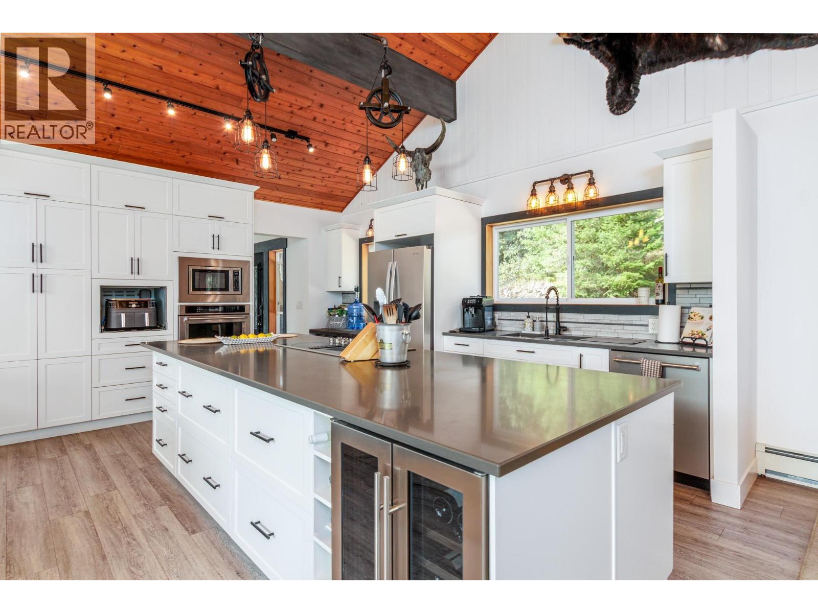 6171 50 Street NW, Salmon Arm