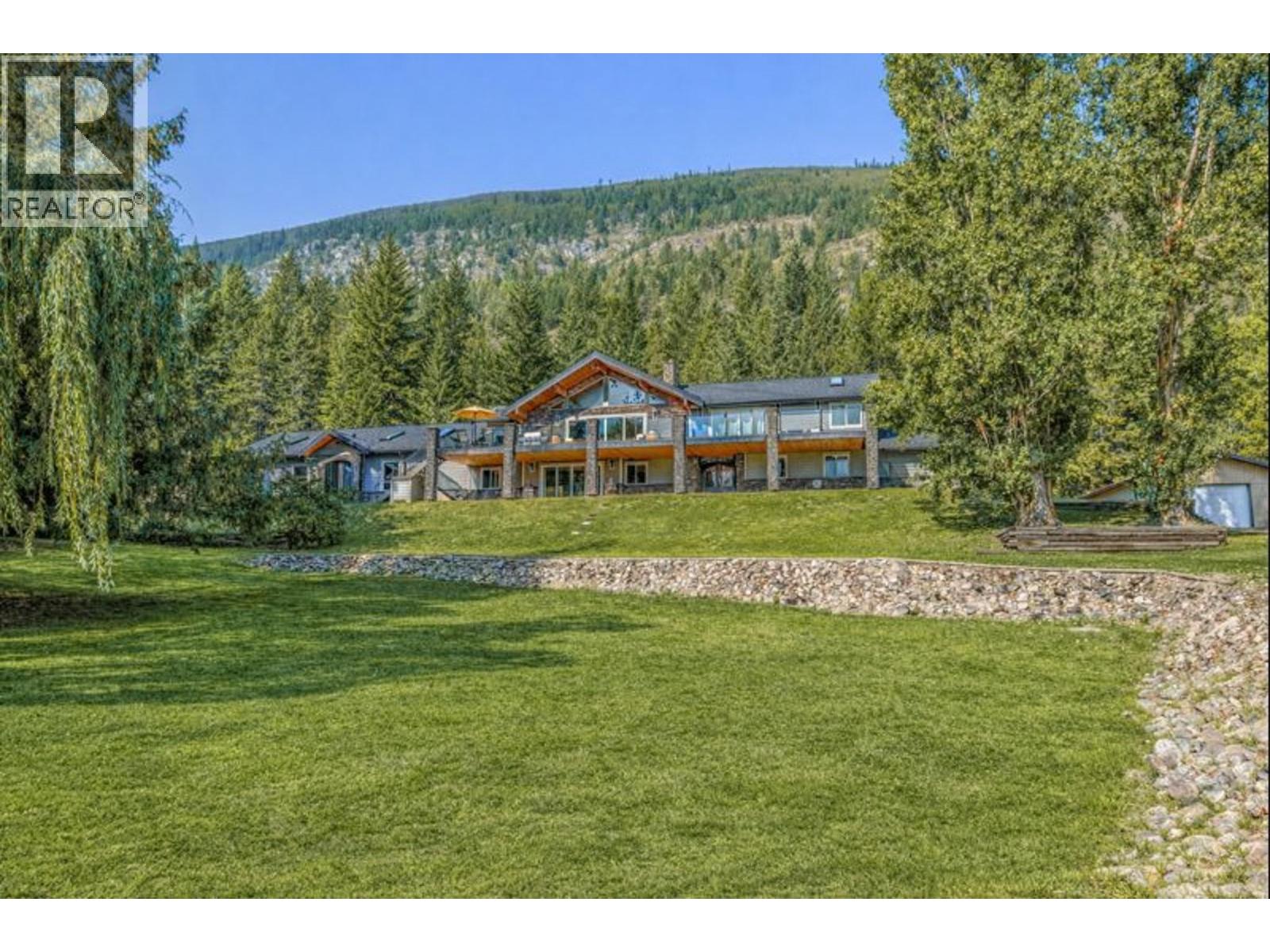 6171 50 Street NW, Salmon Arm